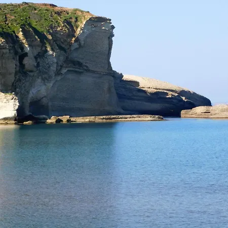Davanti Al Mare Con Ampio Giardino E Parcheggio Gratuito Апартаменты