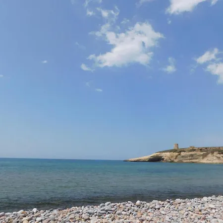 Davanti Al Mare Con Ampio Giardino E Parcheggio Gratuito Апартаменты