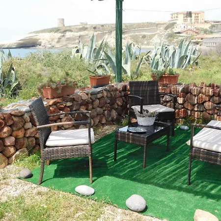 Davanti Al Mare Con Ampio Giardino E Parcheggio Gratuito *