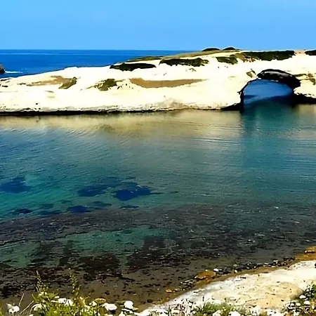 Davanti Al Mare Con Ampio Giardino E Parcheggio Gratuito Апартаменты Санта-Катерина