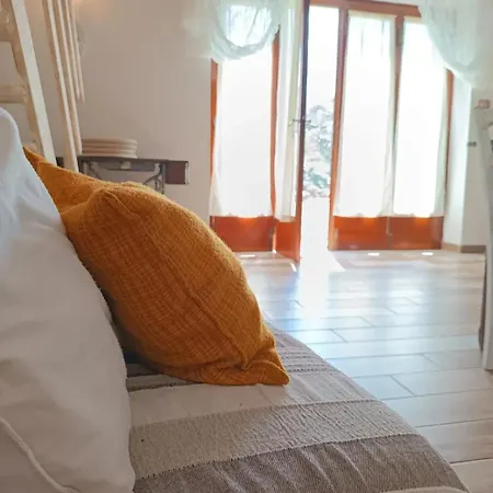 Davanti Al Mare Con Ampio Giardino E Parcheggio Gratuito Апартаменты *