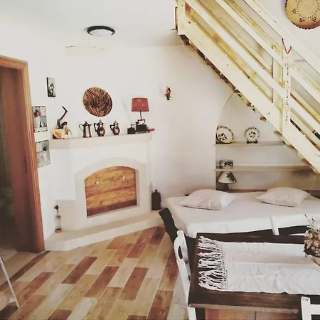Davanti Al Mare Con Ampio Giardino E Parcheggio Gratuito Санта-Катерина