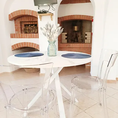 Davanti Al Mare Con Ampio Giardino E Parcheggio Gratuito Апартаменты